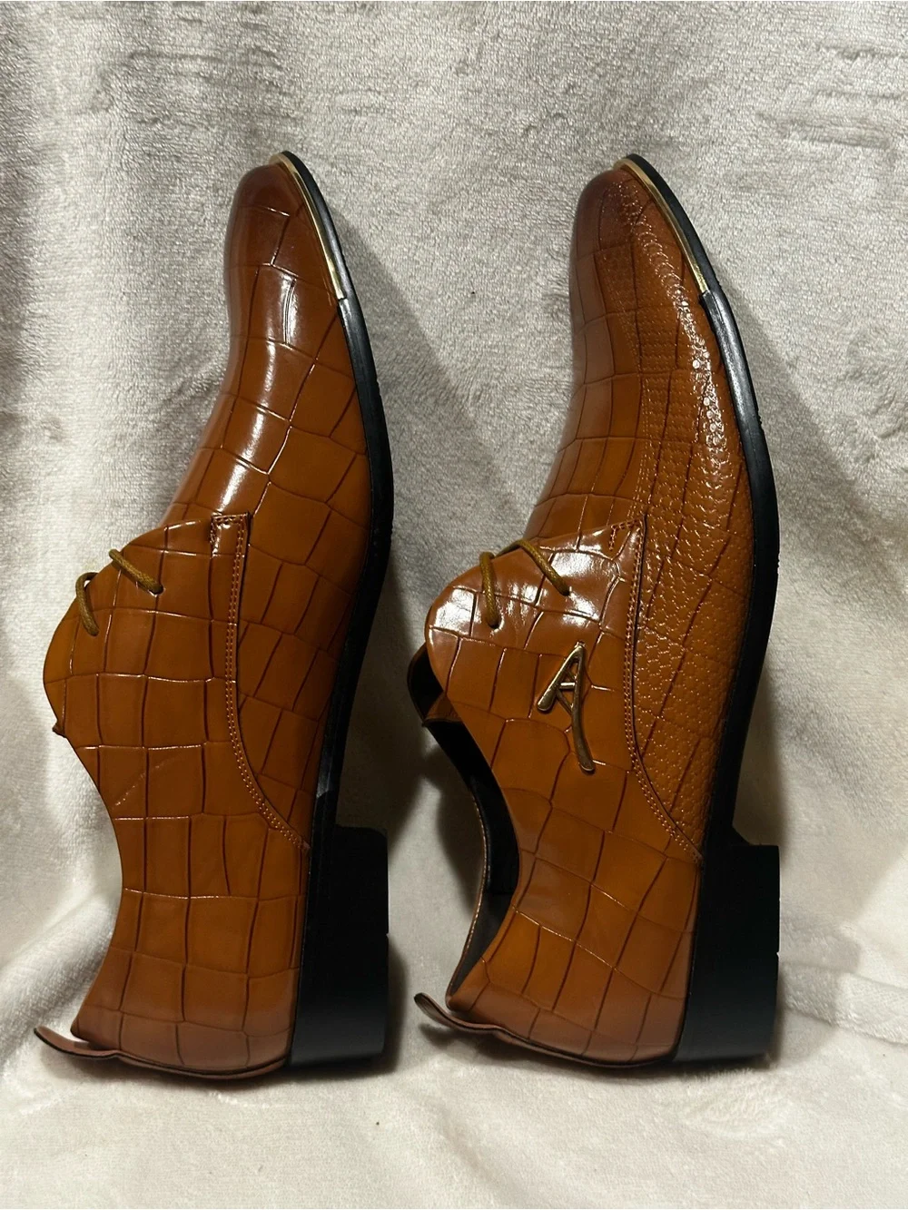 Source Unknown croc embossed